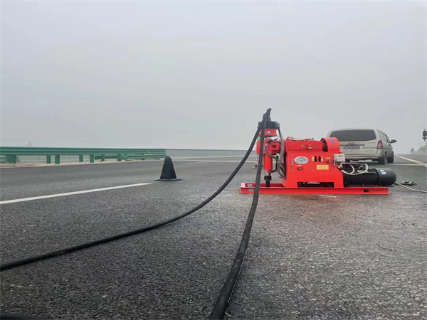 巴塘马路路基路面开裂下沉注浆加固灌浆