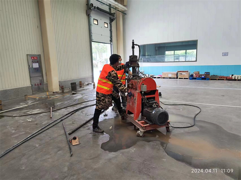 巴塘厂房地面下沉塌陷注浆加固施工